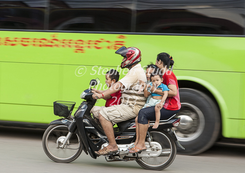 5 people riding on a Honda 125 in cambodia, Siem Reap